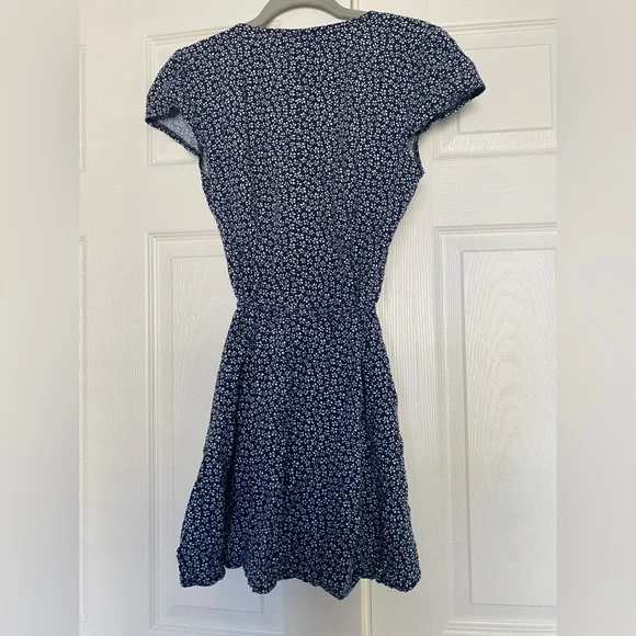BRANDY MELVILLE Blue flower print wrap dress - Picture 2 of 3